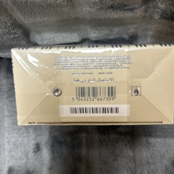 Burberry Eau de Parfum 100 ml 33 FL OZ. 
New in original packaging. - Picture 3 of 5